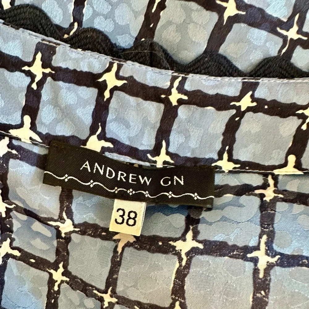 SILK Andrew GN Blue RicRac Square Patterned Short Sleeve Blouse. Size 38 - Picture 7 of 9